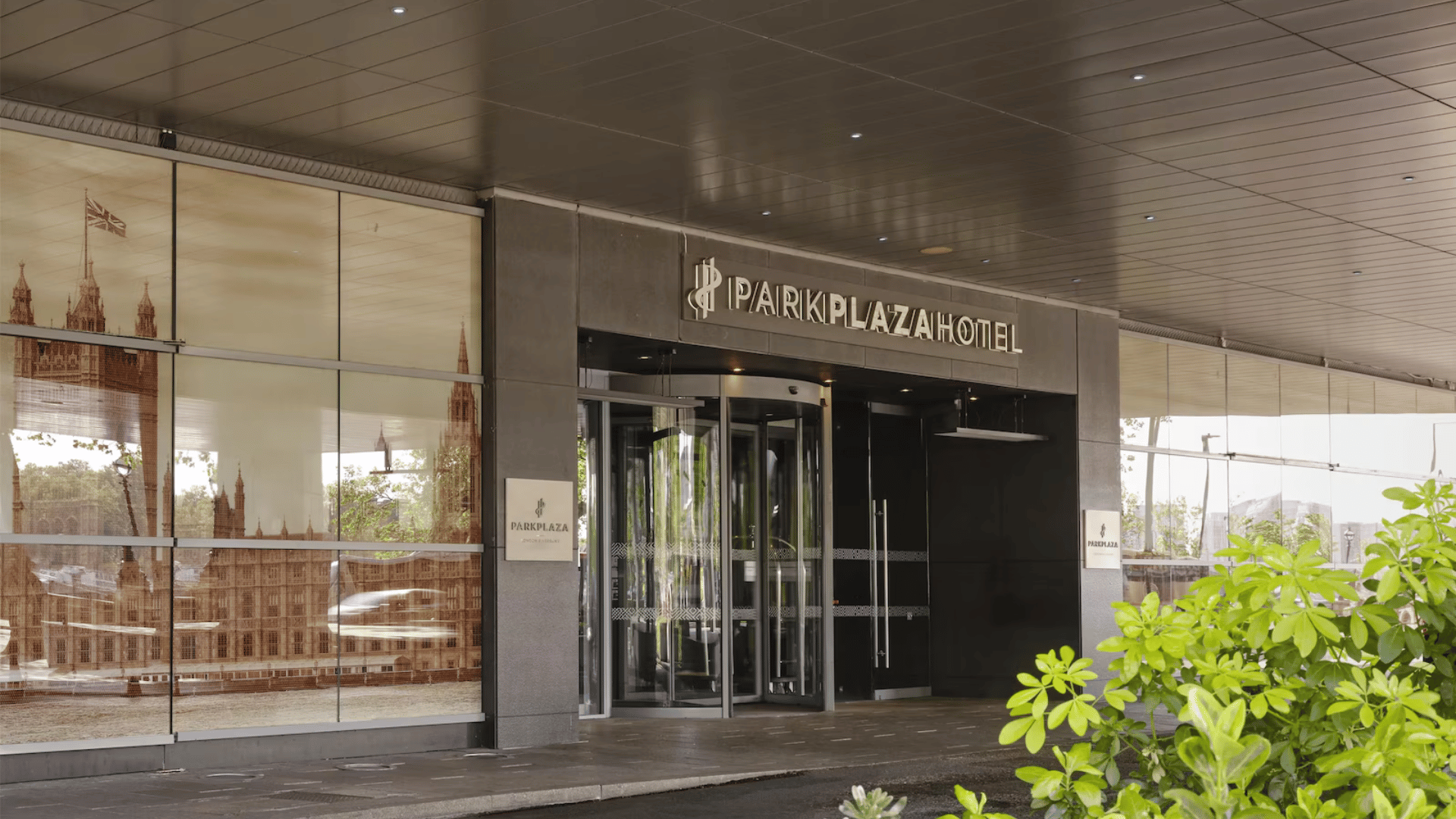 Park Plaza Riverbank